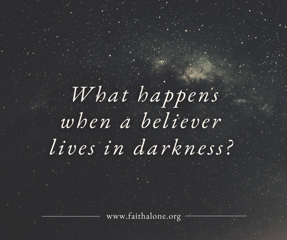 What happens when a believer lives in darkness 
